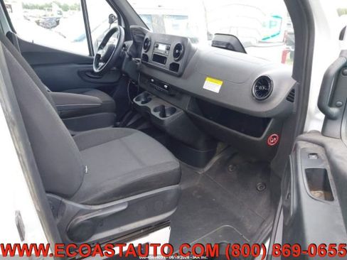 Used 2025 Mercedes-Benz Sprinter 2500 image 10