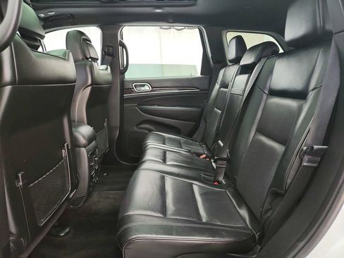 Used 2018 Jeep Grand Cherokee Overland AWD/4WD image 28