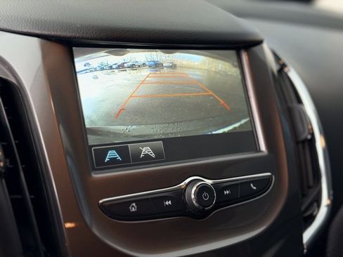 Used 2018 Chevrolet Cruze LT image 11