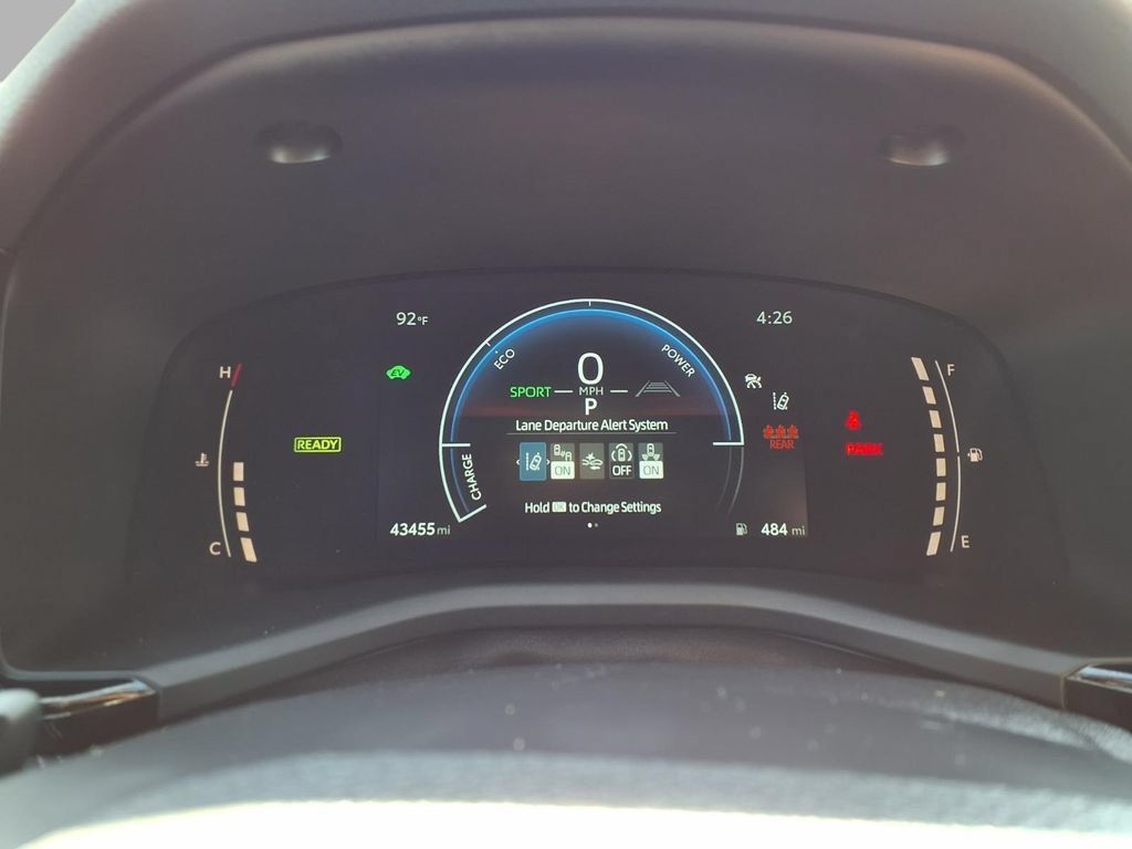 Used 2025 Toyota Camry SE FWD image 4