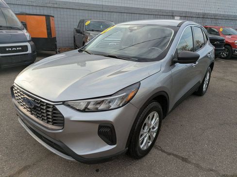 Used 2023 Ford Escape Active w/ Tech Pack #1 AWD/4WD image 3