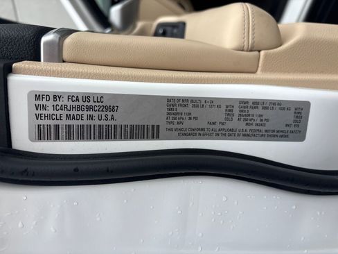 Used 2024 Jeep Grand Cherokee Limited image 33