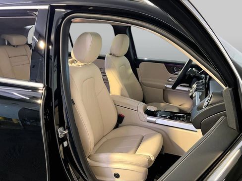 Used 2023 Mercedes-Benz GLB 250 4MATIC image 8