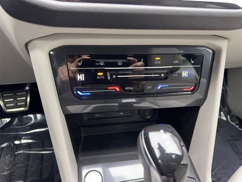 Used 2024 Volkswagen Tiguan SE R-Line image 67