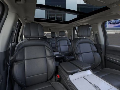 New 2025 Lincoln Navigator Reserve image 10