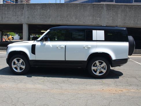 New 2025 Land Rover Defender 130 X-Dynamic SE image 6