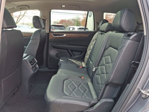 Certified 2024 Volkswagen Atlas SE image 11