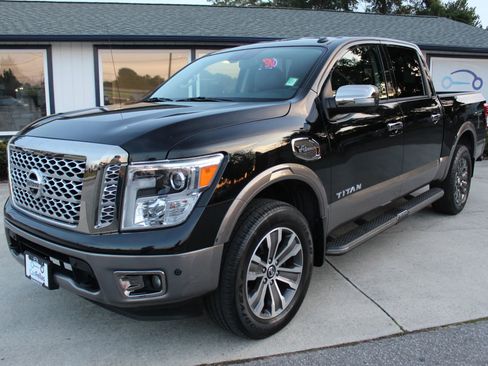 Used 2017 Nissan Titan Platinum Reserve image 33