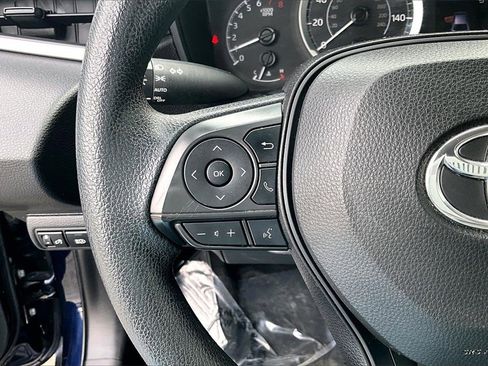 Used 2022 Toyota Corolla LE image 11