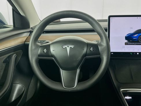 Used 2023 Tesla Model 3 Standard Range image 16