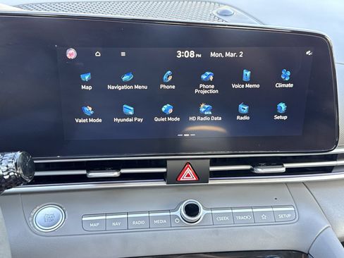 Used 2024 Hyundai Elantra SEL FWD image 23