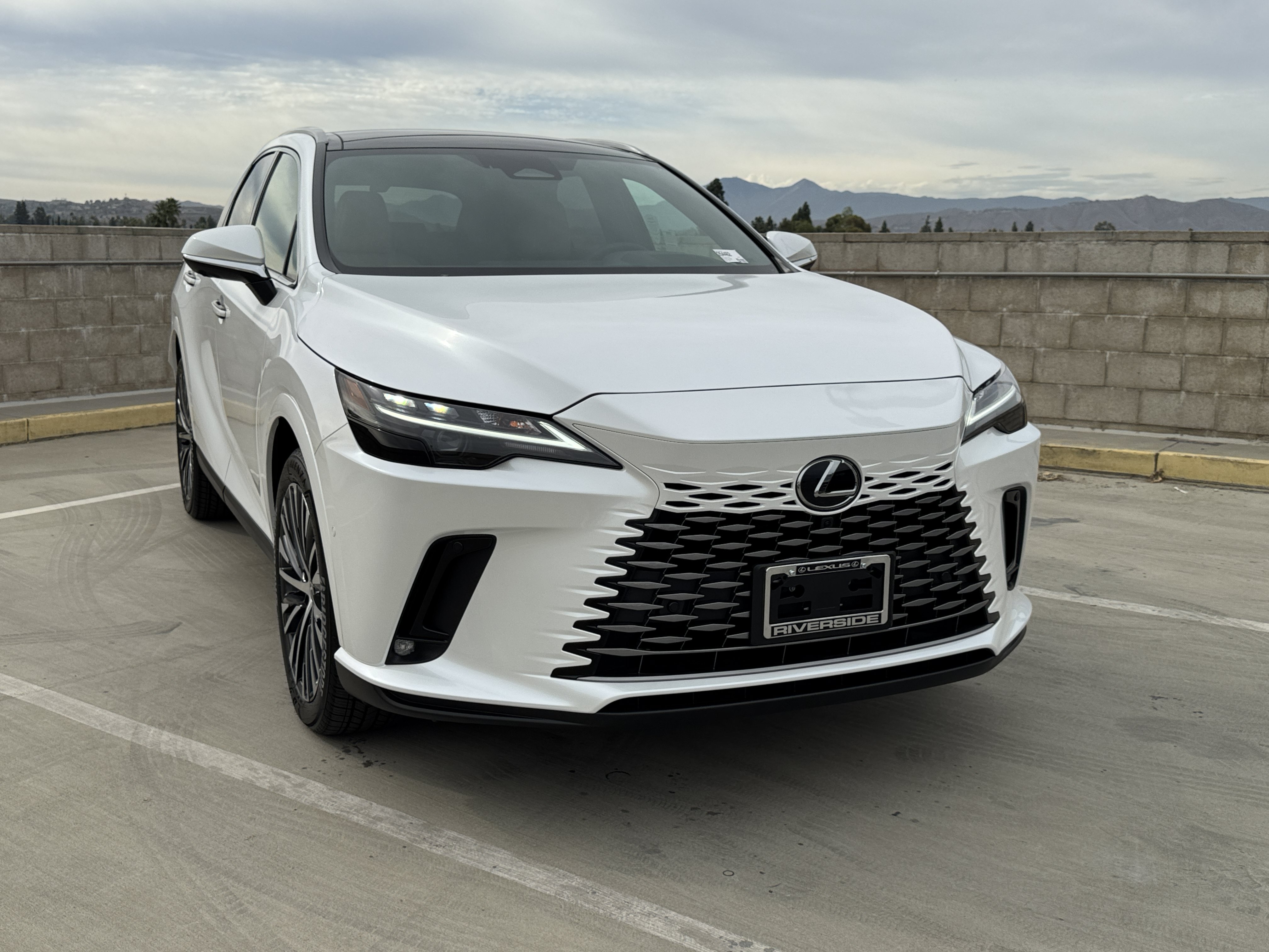New 2026 Lexus RX 350h AWD/4WD image 2