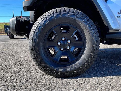 Used 2022 Jeep Gladiator Mojave w/ Trailer Tow Package image 8