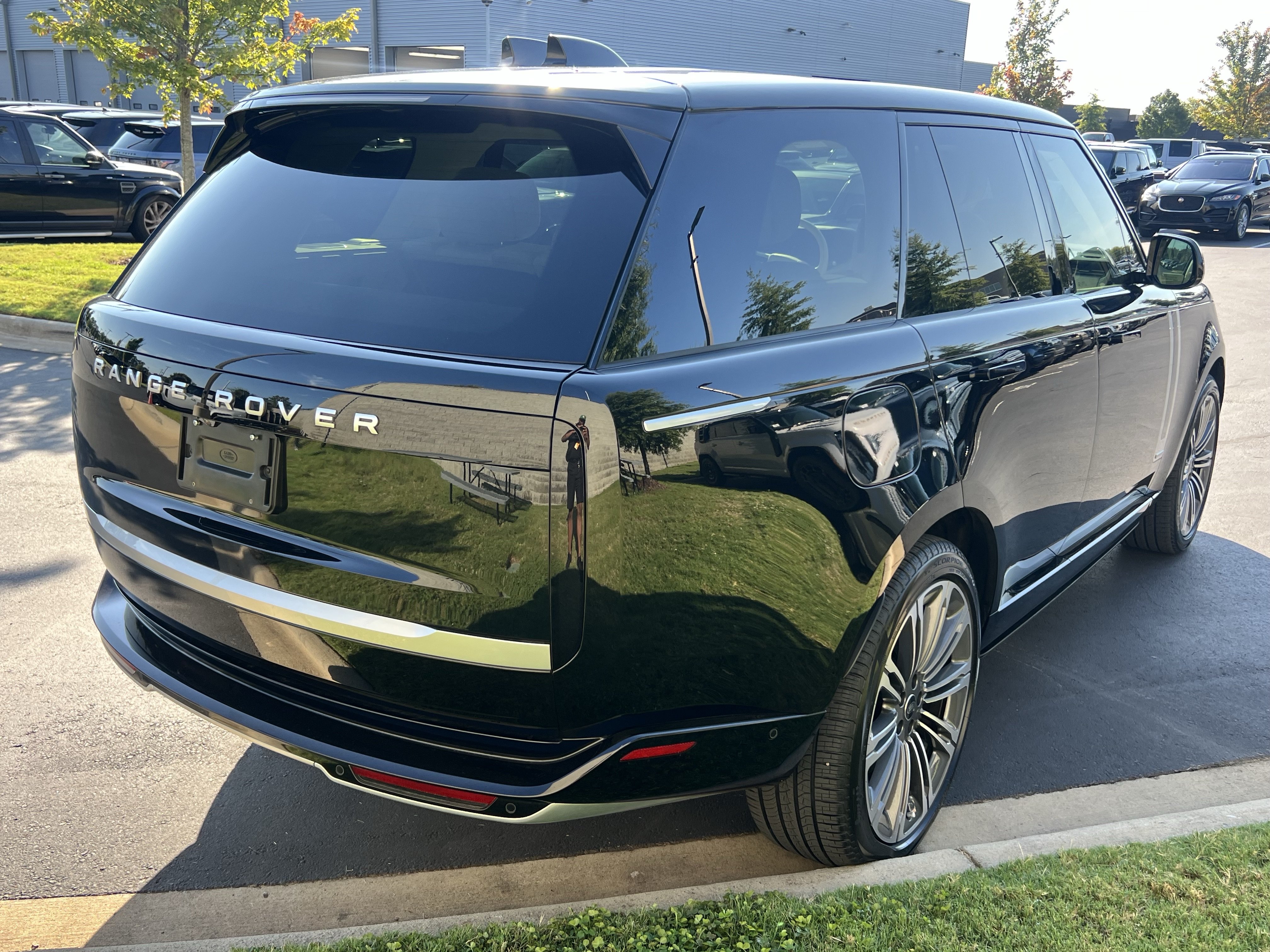 Certified 2024 Land Rover Range Rover Autobiography AWD/4WD image 7