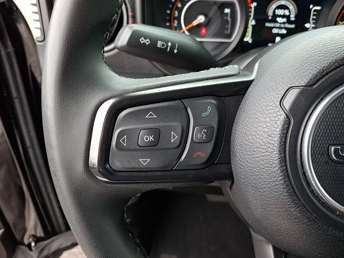 Used 2025 Jeep Wrangler Unlimited Rubicon AWD/4WD image 21