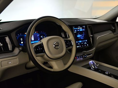 Used 2023 Volvo XC60 B5 Ultimate w/ Climate Package image 27