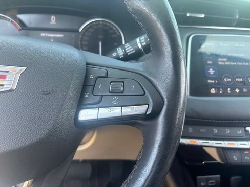 Used 2022 Cadillac XT4 Luxury AWD/4WD image 14