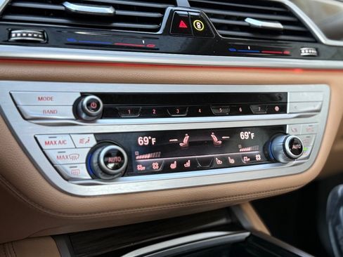 Used 2022 BMW 740i RWD image 35