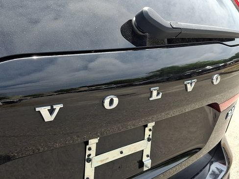 Used 2023 Volvo XC60 B5 Plus AWD/4WD image 29