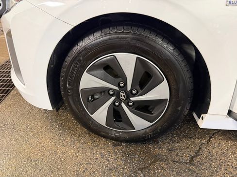 Used 2018 Hyundai Ioniq SEL image 31