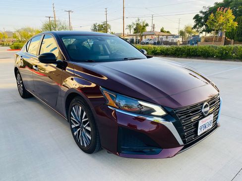 Used 2025 Nissan Altima 2.5 SV FWD image 3