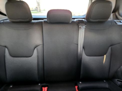 Used 2019 Jeep Renegade Sport image 14