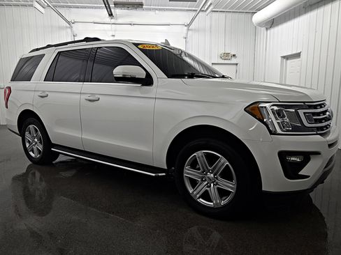 Used 2021 Ford Expedition XLT image 3