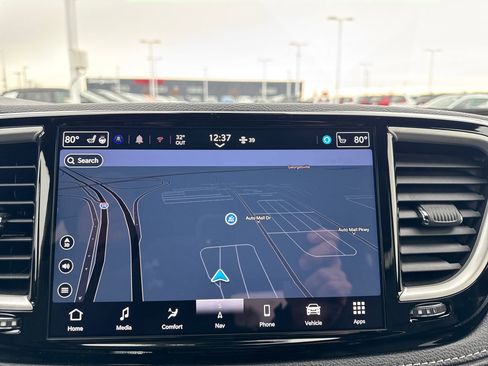 Used 2025 Chrysler Pacifica Select w/ Uconnect Theater Family Group image 22