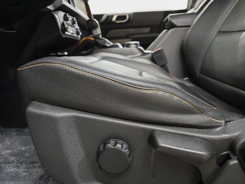 Used 2023 Ford Bronco Badlands image 28