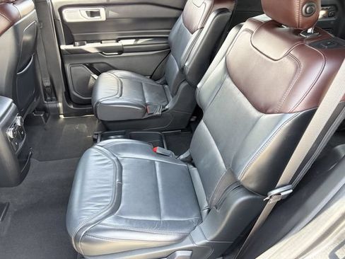 Used 2020 Ford Explorer Platinum w/ Premium Technology Package AWD/4WD image 18