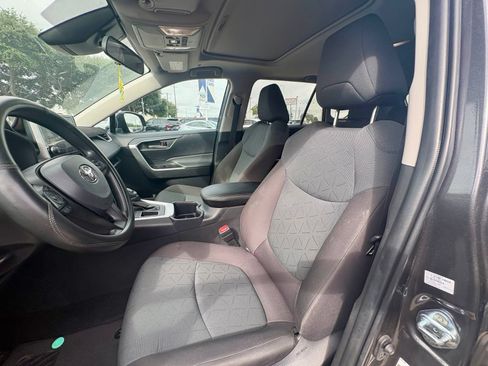 Used 2025 Toyota RAV4 XLE w/ Convenience Package FWD image 12