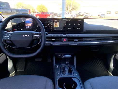 Used 2025 Kia K4 EX image 16