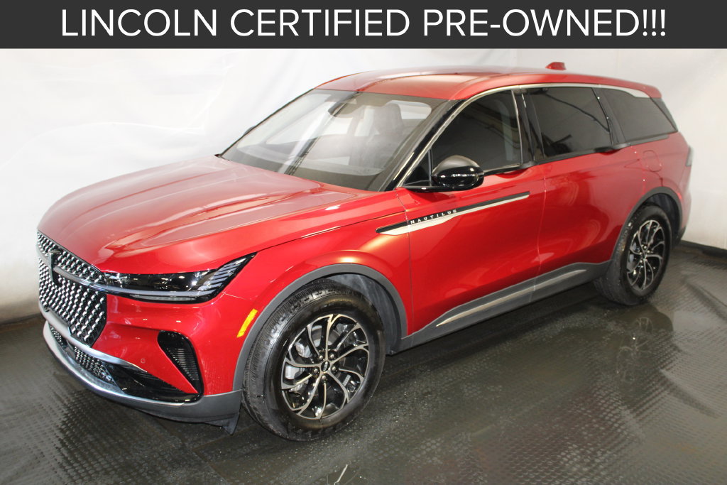 Used 2025 Lincoln Nautilus Premier AWD/4WD image 2