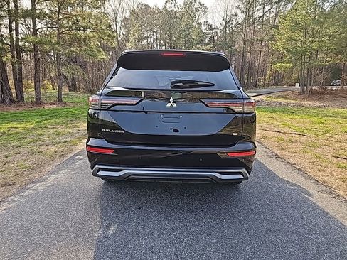 Used 2025 Mitsubishi Outlander SE image 6