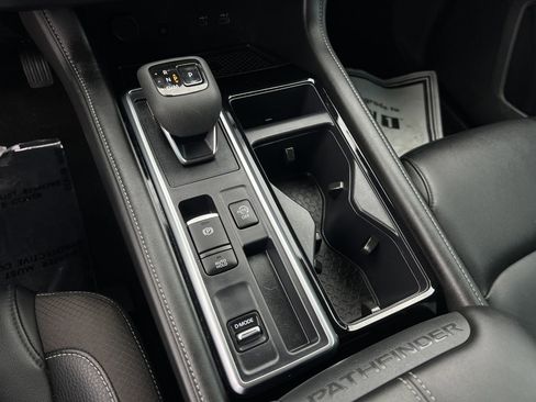 Certified 2024 Nissan Pathfinder SL FWD image 15