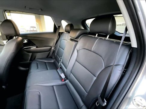Used 2022 Kia Niro Touring Special Edition image 17