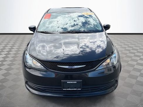 Used 2020 Chrysler Voyager L FWD image 2