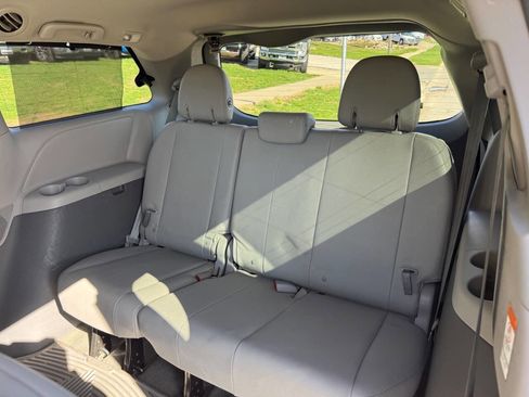 Used 2015 Toyota Sienna XLE w/ XLE Navigation Package AWD/4WD image 12