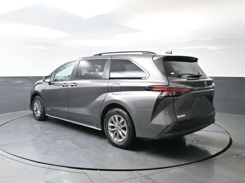 Used 2021 Toyota Sienna XLE FWD image 11