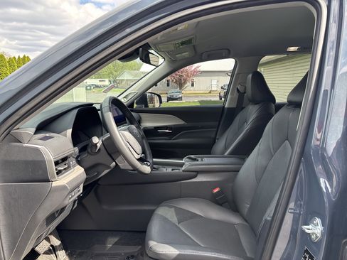 Used 2024 Toyota Grand Highlander Limited image 12