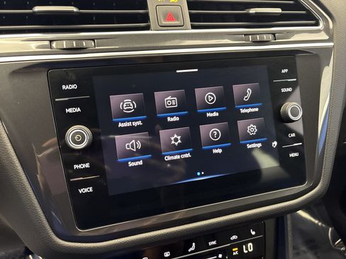 Certified 2023 Volkswagen Tiguan SE FWD image 19