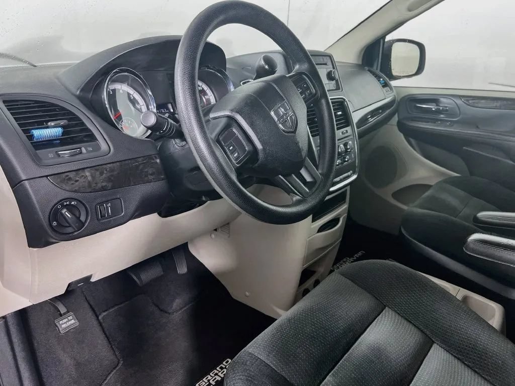 Used 2016 Dodge Grand Caravan SE w/ Quick Order Package 29E SE FWD image 10