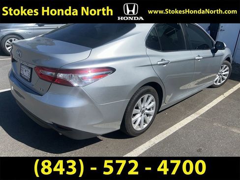 Used 2020 Toyota Camry LE image 3