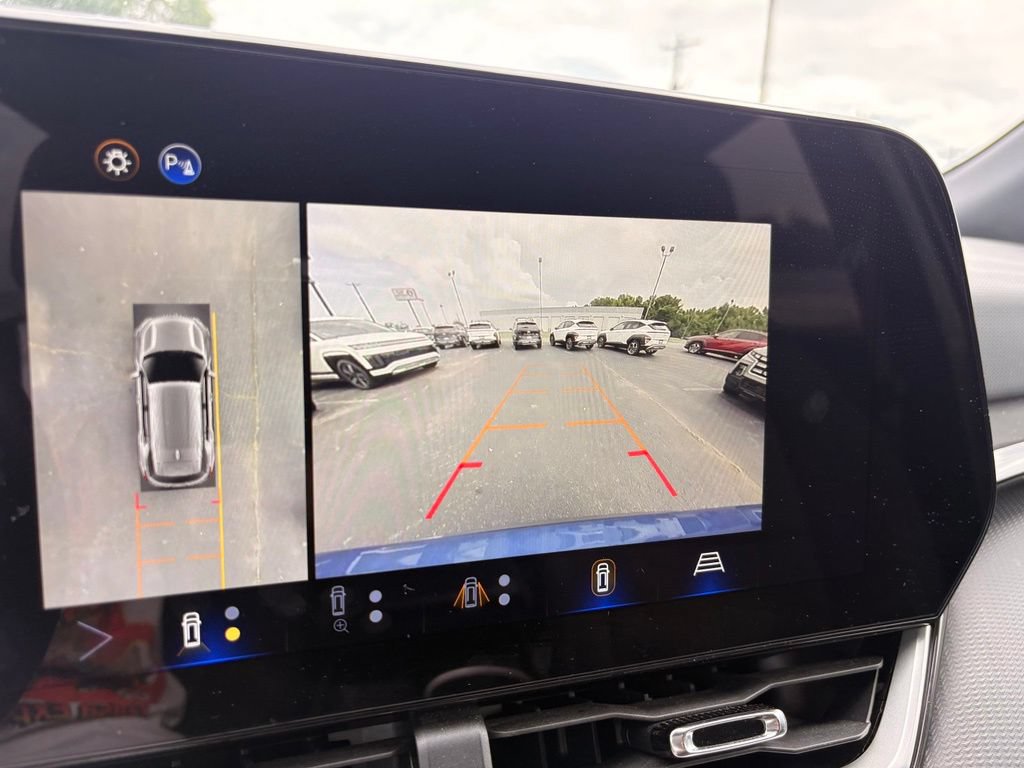 Used 2025 Chevrolet Equinox LT w/ Safety and Technology Package FWD image 17