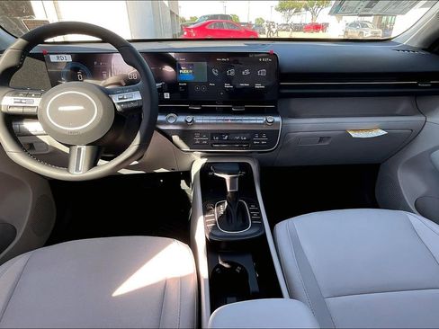 Used 2025 Hyundai Kona SEL FWD image 9