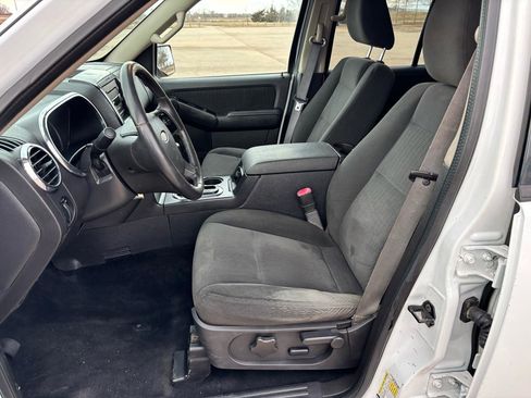 Used 2009 Ford Explorer XLT image 10