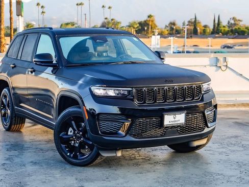 New 2025 Jeep Grand Cherokee Altitude image 29