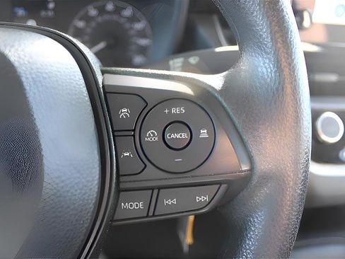 Used 2025 Toyota Corolla LE FWD image 12