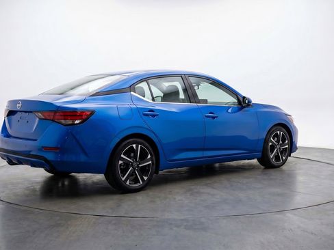 Used 2025 Nissan Sentra SV FWD image 9