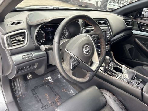 Used 2023 Nissan Maxima SR w/ Sport Mat Group FWD image 18